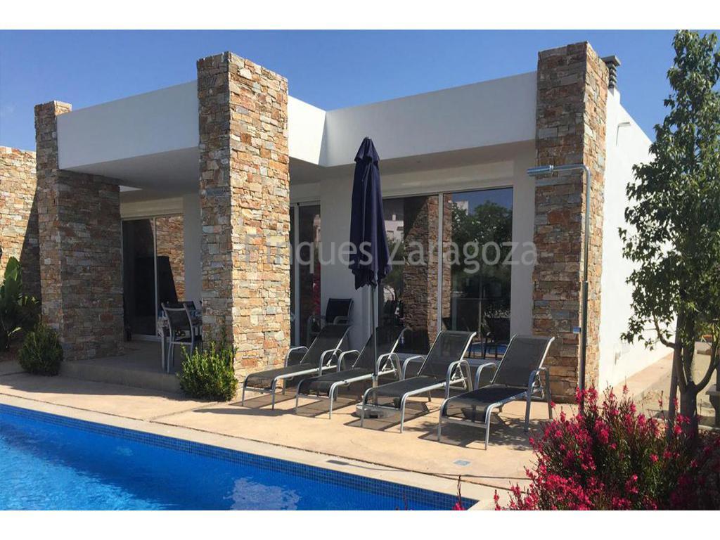 Next construction. Last standing houses for sale in Alcanar Playa, Costa Dorada. The houses are located about 500 meters from the sea. The shops are 1km away, in St Carles de la Rápita. It has an area of 105m² with a covered terrace of 20m². The plot is 400m². It has air conditioning, swimming pool with solar heater. The heated pool measures 3.5 x 8. The villa has 3 bedrooms and 2 bathrooms. All the shutters are electric. Living room, dining room and open kitchen. There is an open-air parking space.